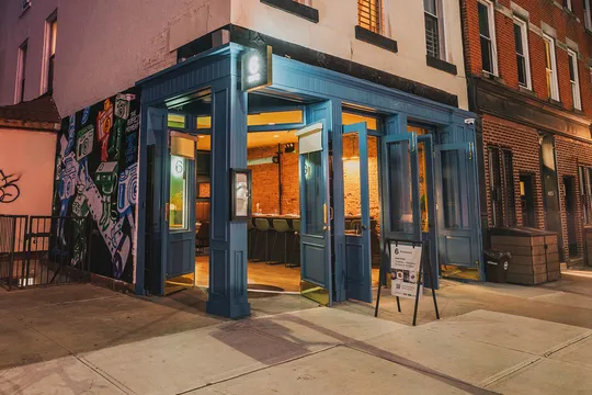 6 Restaurant — European-American restaurant in New York