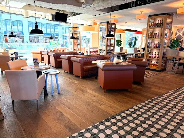 ALEX Frankfurt The Squaire — Modern restaurant in Frankfurt am Main