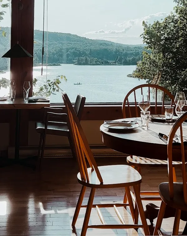 Auberge St-Mathieu — Canadian restaurant in Saint-Mathieu-du-Parc