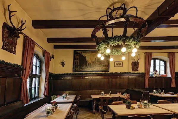 Augustiner-Keller — European restaurant in München