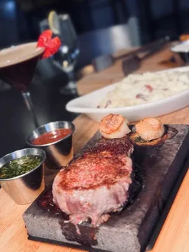 Avi's — Steakhouse restaurant in Cumming