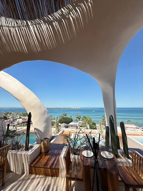 Azotea — International restaurant in La Paz