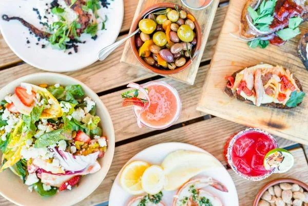 bar avec — Mediterranean restaurant in Chicago