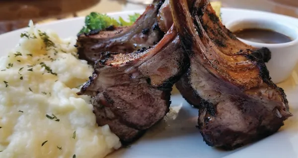 Bare Bones Steakhouse — Steakhouse restaurant in Buford