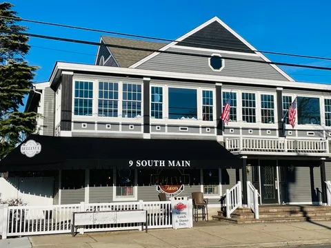 Bellevue Tavern — American restaurant in Wildwood