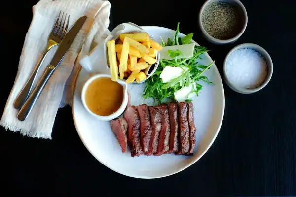 Bellhouse Brasserie & Bar at Crowne Plaza Gerrards Cross — Bar restaurant in Beaconsfield
