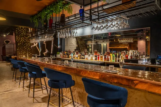 BETH'S — Cocktail Bar restaurant in Bethesda