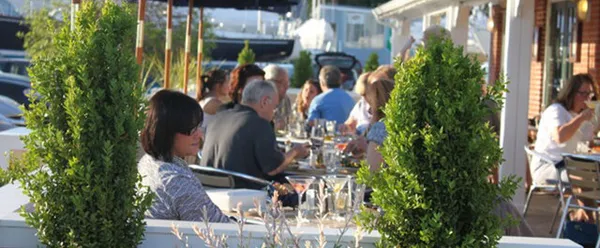 Bluewater Bar & Grill — American restaurant in Providence