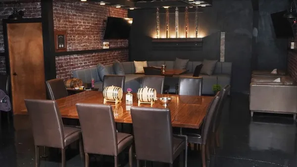 Brix and Stones — Lounge restaurant in Honolulu