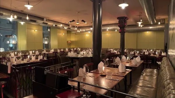 Burger Lobster Bank — Modern restaurant in München