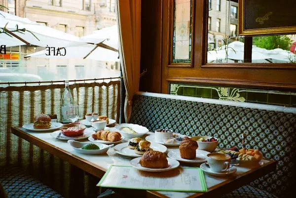 Café Chelsea — French - American restaurant in New York