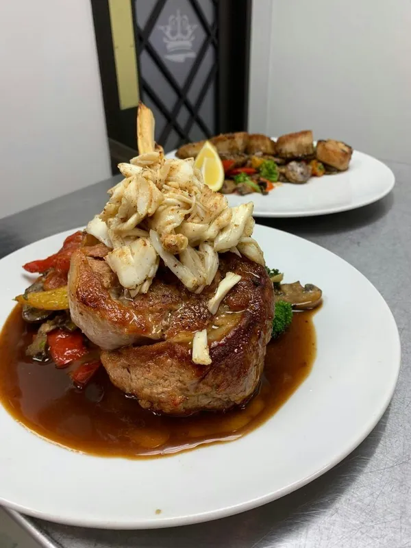 Carnivore & The Queen — Steakhouse restaurant in Downers Grove