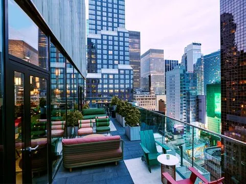cloudM rooftop bar at citizenM Times Square — Cocktail Bar restaurant in New York