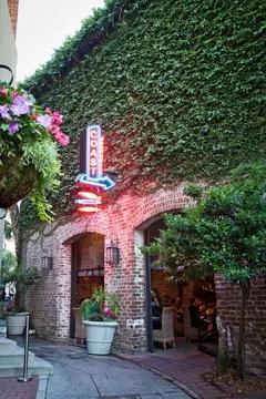 Coast Bar & Grill — Seafood restaurant in Charleston
