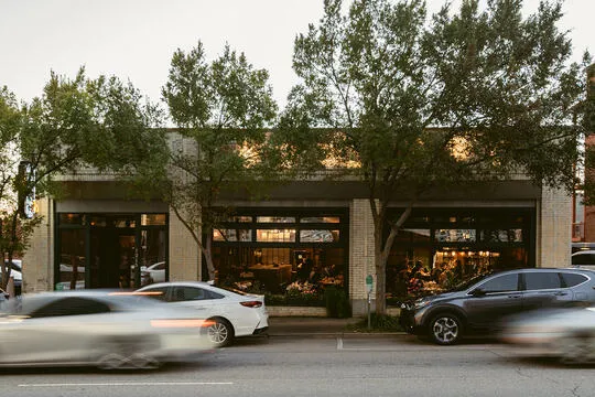 Cola's — American restaurant in Columbia