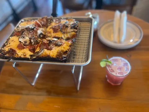 Como's Restaurant — Italian American restaurant in Ferndale