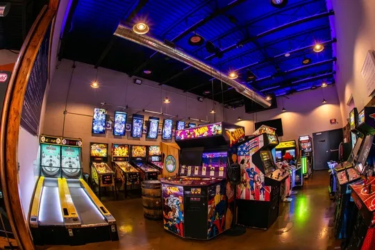 Continues Arcade — American restaurant in Alexandria