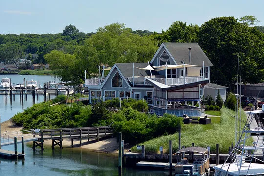 Cowfish | Hampton Bays — New American restaurant in Hamptons