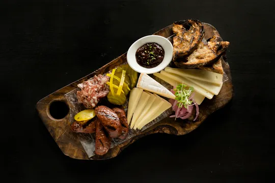 Crew Restaurant & Bar — American restaurant in Poughkeepsie