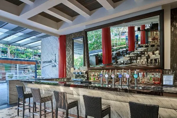 Crossroads Cafe (Singapore Marriott Tang Plaza Hotel) — Asian, Western restaurant in Singapore