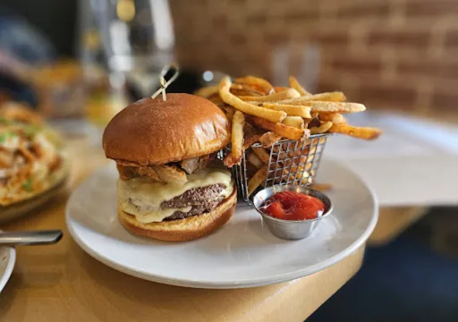 Curious Kitchen and Bar — Gastropub restaurant in Senoia