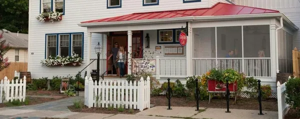 Del Ray Cafe — Farm-to-Table French American restaurant in Alexandria