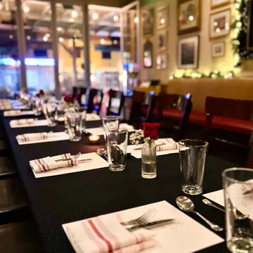 Deluxe 1717 — New American restaurant in Pasadena
