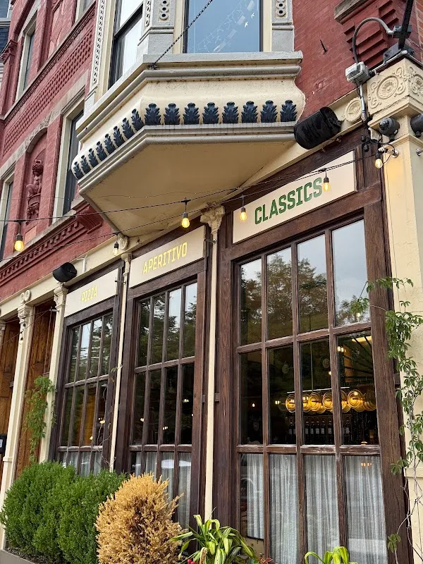 DeNucci's Lincoln Park — Italian restaurant in Chicago