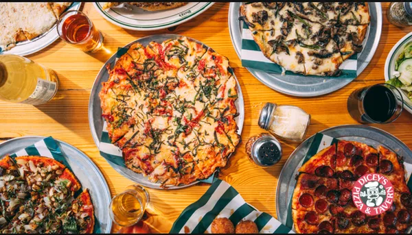 Dicey's Pizza & Tavern - Lincoln Park — Pizza restaurant in Chicago