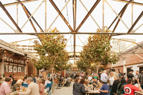 Drake's Dealership — Brewery & Distillery restaurant in Oakland