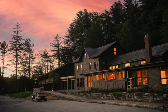Edwards Tavern — Local restaurant in New York
