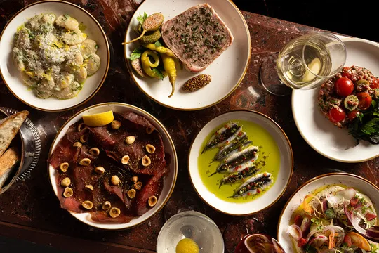 Elvis — Wine Bar restaurant in New York