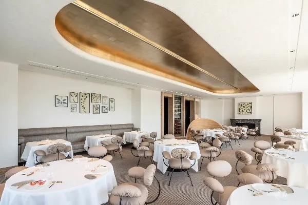 Esterre — French restaurant in Tokyo