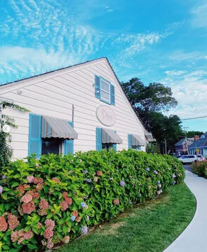 Flora | Westhampton Beach — New American restaurant in Hamptons