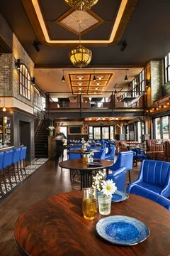 Four Leaves — Gastropub restaurant in Park Ridge