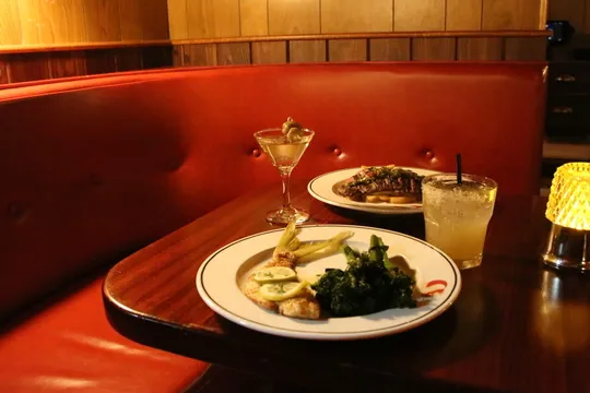 Fox's Lounge — American restaurant in Miami