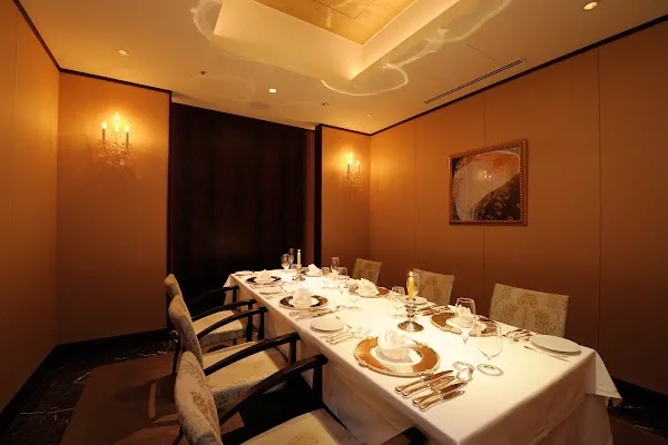 Ginza Habsburg Veilchen — International restaurant in Tokyo