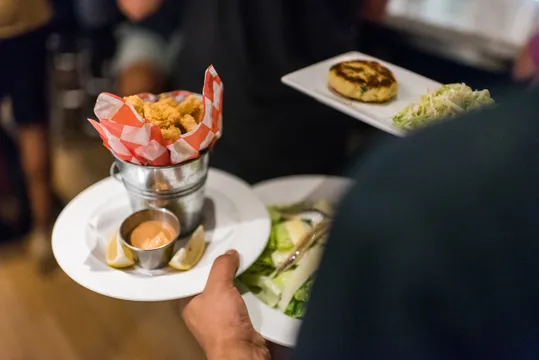 Hank's Oyster Bar - Dupont — Seafood restaurant in Washington D.C.