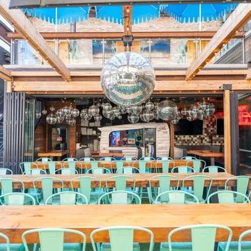 Happy Camper Wrigleyville — Pizza restaurant in Chicago