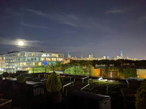 Harvest at Lakeshore Sport & Fitness — Contemporary restaurant in Chicago