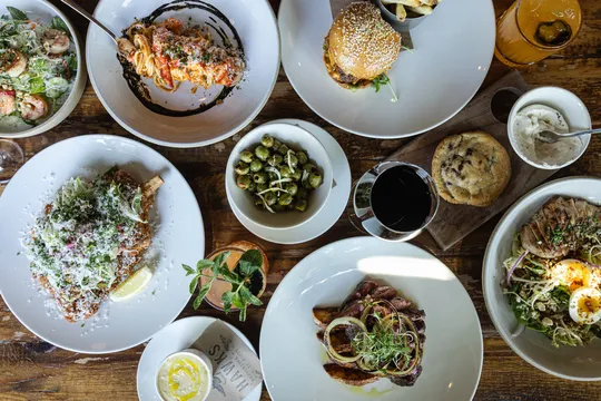 Hawks Provisions & Public House — American restaurant in Sacramento