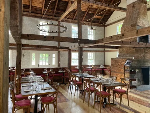 Heirloom Lodge — American restaurant in West Stockbridge