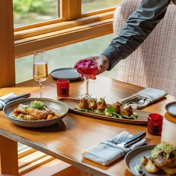 Heirloom Room: Creekside Restaurant and Bar — Regional restaurant in Gatlinburg