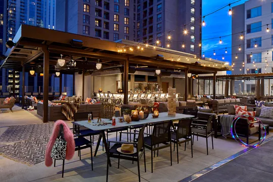 High Note Rooftop Bar & Lounge Restaurant — Rooftop Lounge restaurant in Atlanta