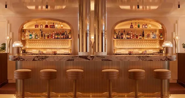 Hollywood savoy — French restaurant in Paris