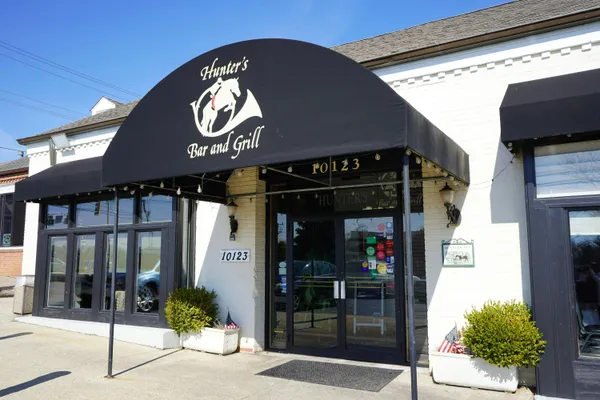 Hunter's Bar and Grill — Contemporary American restaurant in Potomac