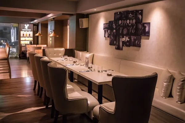 Indulge — Cocktail Bar restaurant in Taipei City