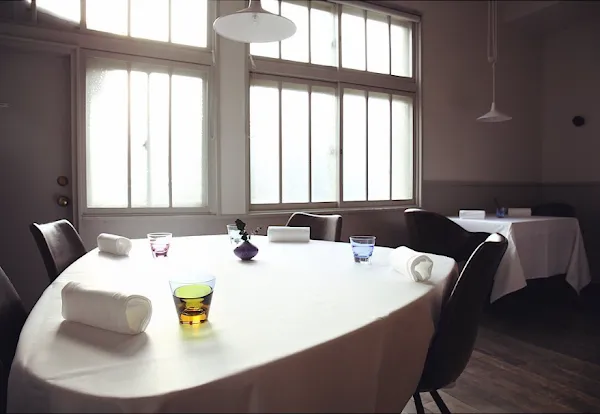 Installation Table ENSO L'asymetrie du calme — Innovative, Fusion restaurant in Kanazawa