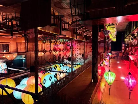 Kon Tiki — Polynesian restaurant in Kansas City