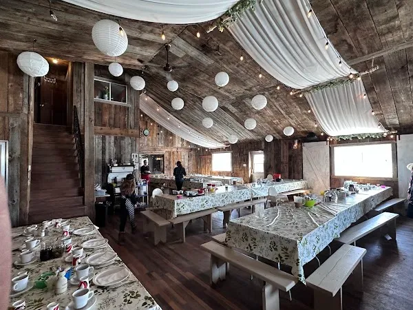La Cabane d'à Côté — Canadian restaurant in Mirabel